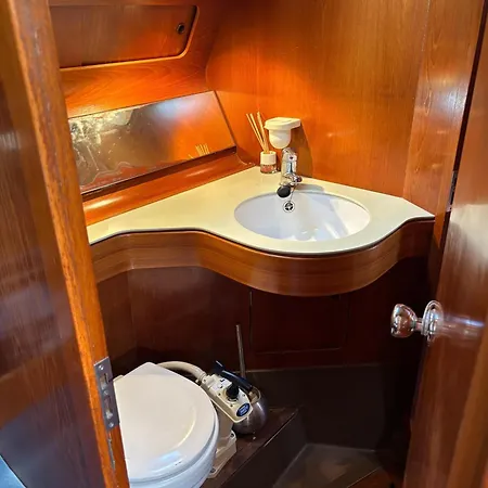 Bateau-hôtel Aniram Sailboat