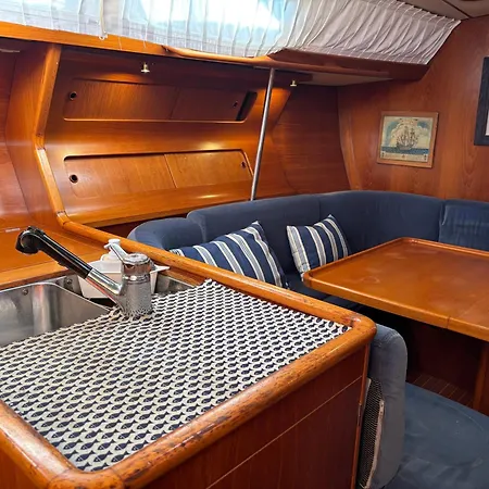 Bateau-hôtel Aniram Sailboat